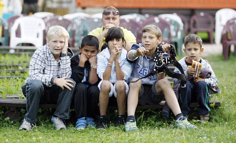 Odpoledne plné sportu a zábavy připravilo na čtvrtek Pardubické letní kino a Macak´s gym Pardubice v Tyršových sadech.