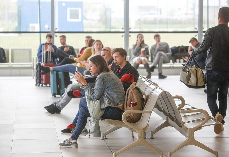 První přílet nové pravidelné linky Pardubice - Kyjev společnosti SkyUp na pardubickém letišti.