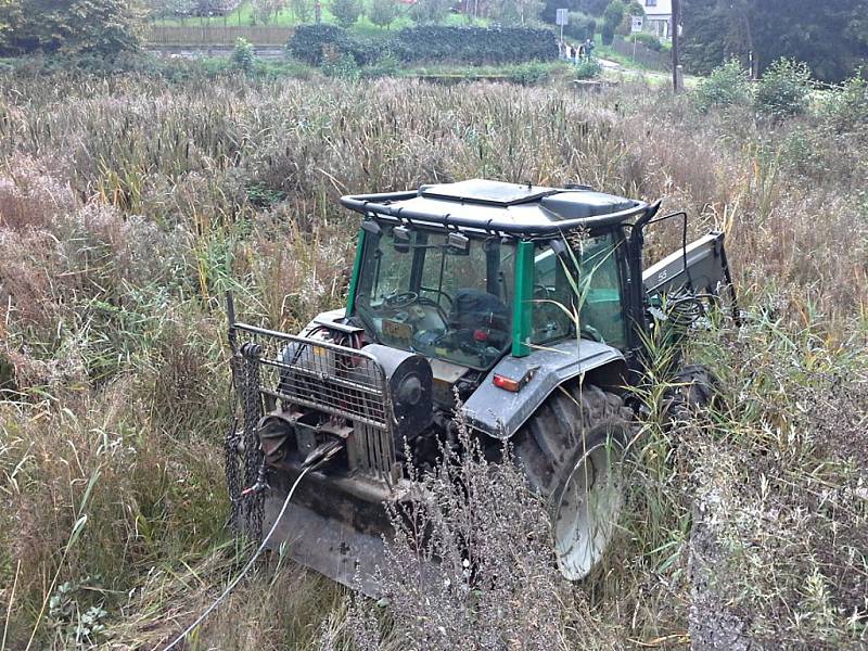 Traktor u Býště přejel vlastního řidiče