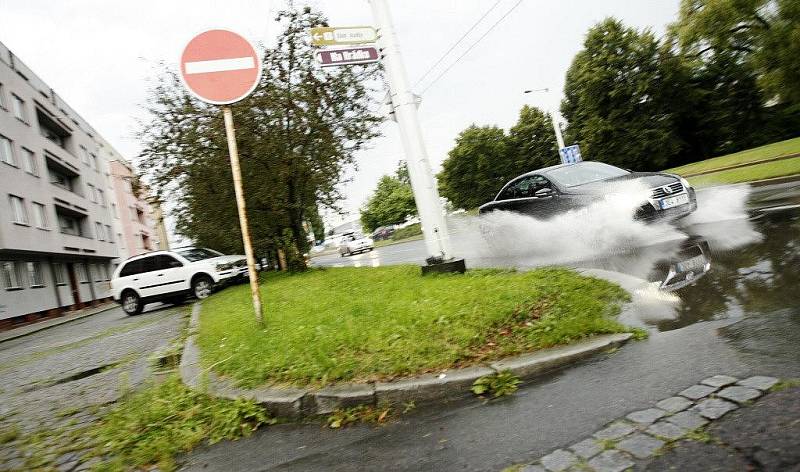 V centru města vytvořila voda pouze několik velkých louží