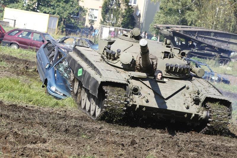 Retroměstečko v Pardubicích. T-72 nemá problém zaparkovat na kterémkoliv místě ve městě...