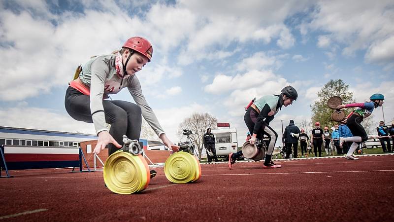 Středoškolské mistrovství České republiky v požárním sportu na Střední průmyslové škole chemické v Pardubicích.