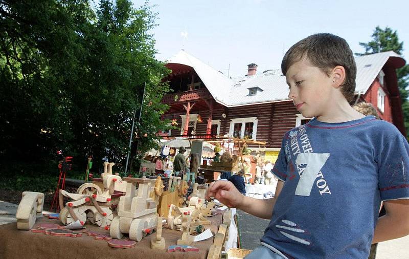 Setkání Jeníčků a Mařenek v Perníkové chaloupce