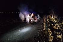 Tři jednotky likvidovaly v noci ze středy 4. ledna na čtvrtek 5. ledna požár osobního vozu v Dolní Rovni.