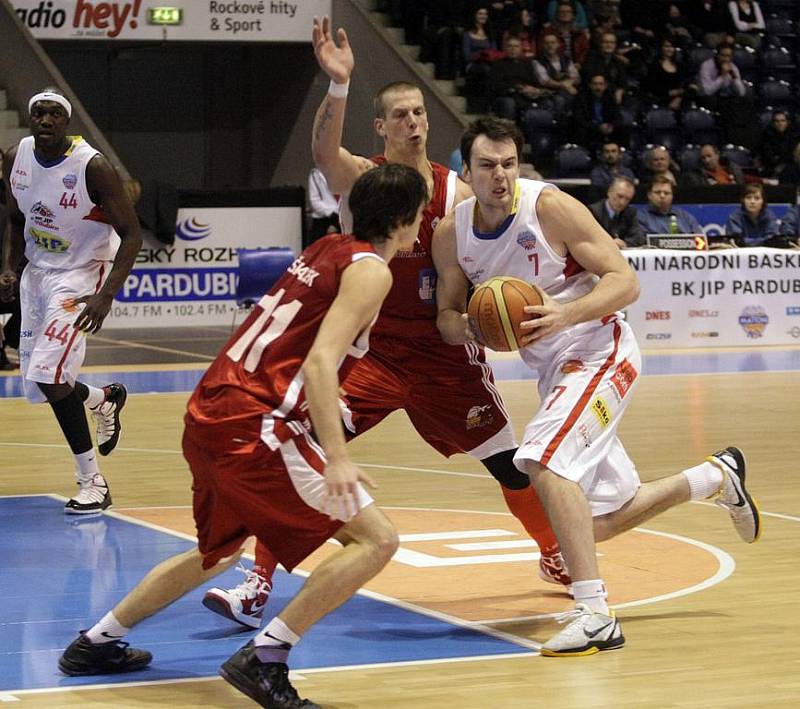 BK JIP Pardubice - Tuři Svitavy 113:83