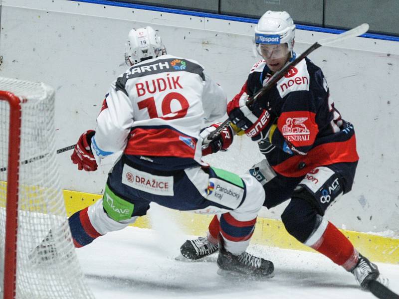 Hokejová extraliga: HC Dynamo Pardubice - Piráti Chomutov.