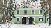 Kladruby nad Labem jsou známé především díky hřebčínu, na starokladrubské bělouše se jezdí dívat tisíce turistů ročně.