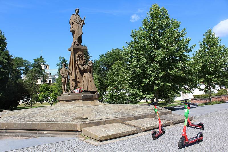 Památník osvobození se zatím stěhovat nebude