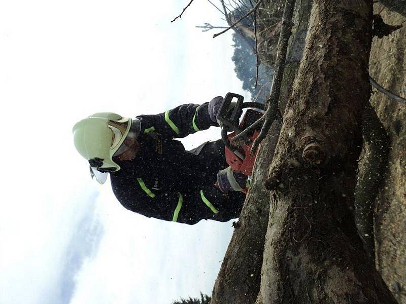 Spoušť, kterou po sobě zanechala voda v Poustce a jejím okolí