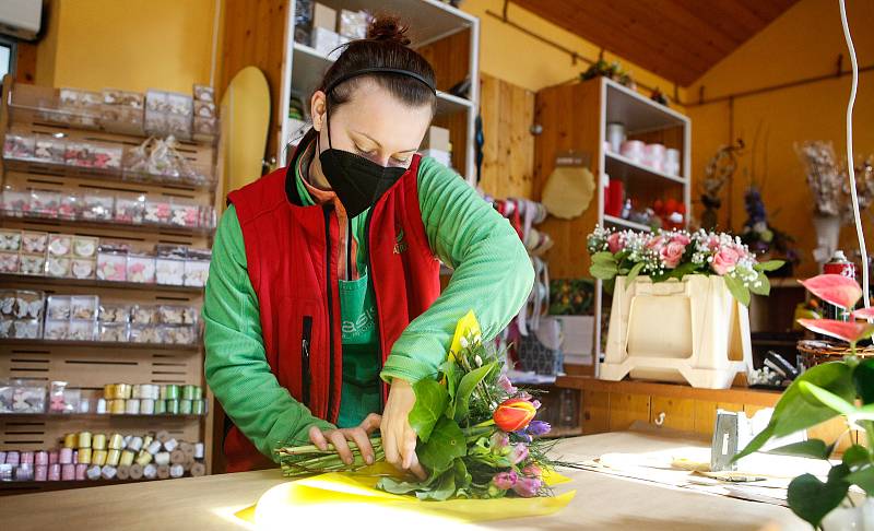 8. března slavíme Mezinárodní den žen. Na MDŽ většina mužů upřednostňuje darovat ženám květinu oproti bonboniérám nebo večeři.