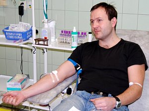 Valentýnské odběry krve v Pardubické nemocnici. Vítězslav Sládek a jeho 100. odběr krve a krevních složek