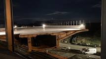 otáčení 1. poloviny mostu přes železniční stanici Uhersko – v noci ze soboty na neděli 16. - 17.4. 2022