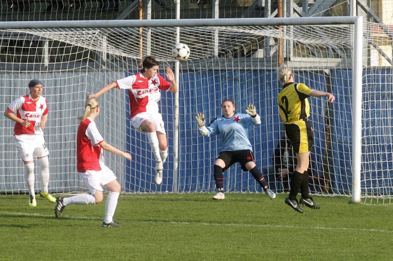 Pohár Komise Fotbalu Žen. SK DFO Pardubice - Slavia Praha 2:1