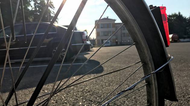 Řidiči mohou auto nechat na parkovišti a do centra města pokračovat na kole nebo autobusem.