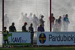 Utkání MOL CUPu mezi FK Pardubice (ve bíločerveném) a FK Jablonec (v zelenočerném) na hřišti pod Vinicí v Pardubicích.