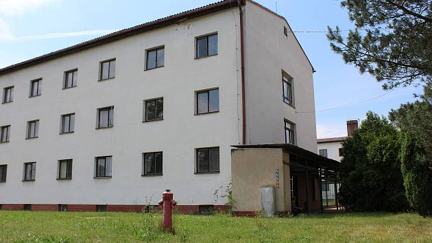 V rámci rozšíření a zkvalitnění ubytovacích kapacit v areálu Střední průmyslové školy stavební Pardubice připravuje Pardubický kraj několik projektů na třech objektech domova mládeže v areálu školy.