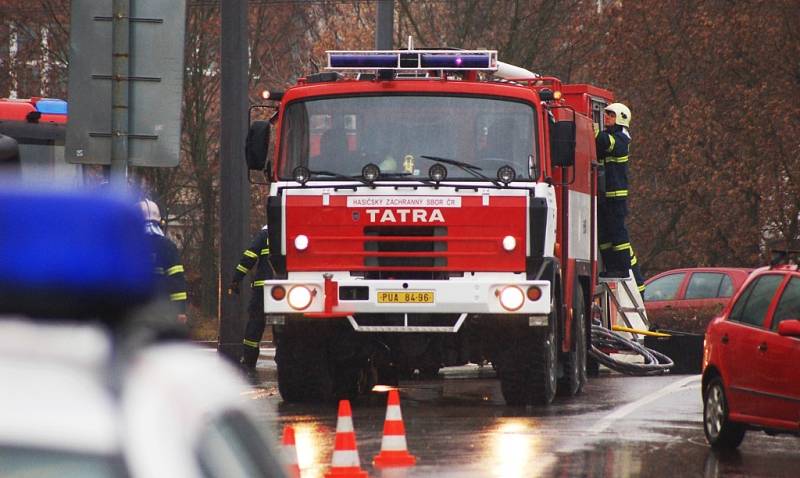 Pardubičtí hasiči se u ČEZ Arény připravovali na možný únik čpavku