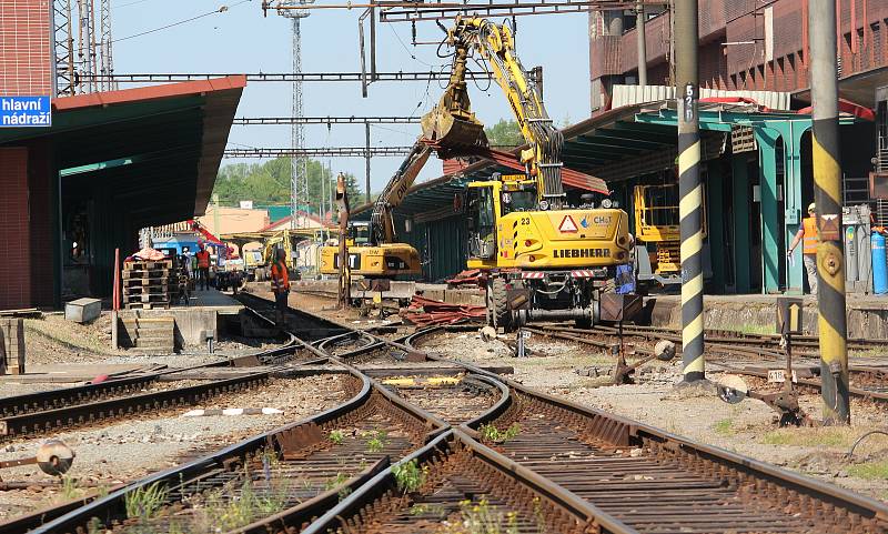 Stavbaři by modernizaci pardubického železničního uzlu měli dokončit v prosinci 2024.