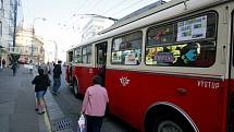 Historický trolejbus byl ve středu – na Den Země – k vidění v ulicích krajského města