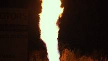 Hořící plynová přípojka na Dubině