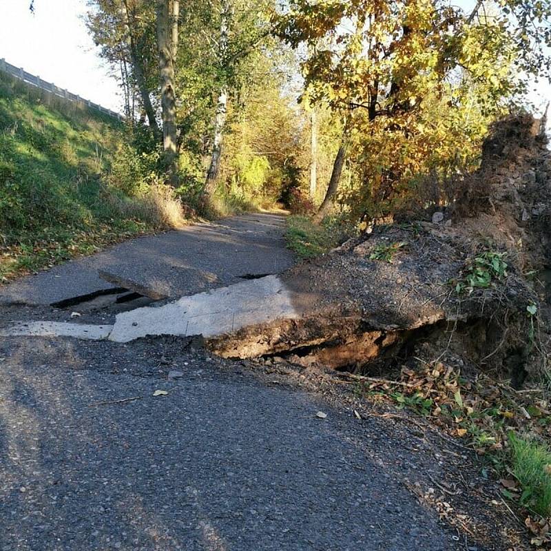 Nejen hasiči ale i městská policie se ještě dnes vypořádává s následky vichřice. Výstrahy meteorologů se vyplnily a s odstraňováním následků větru se v Pardubicích potýkají hasiči i policie i v pátek 22. října.