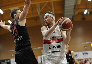 Pardubičtí basketbalisté na Nymburk nevyzráli ani jednou v soubojích o bronz v loňské sezoně, ani ve dvou měřeních sil tohoto ročníku. 