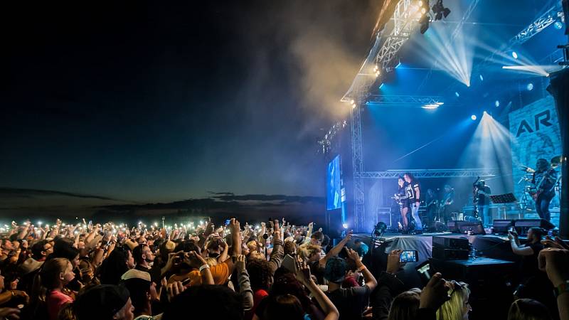 Festival HradyCZ, den druhý. Arakain dorazil i s Lucií Bílou.