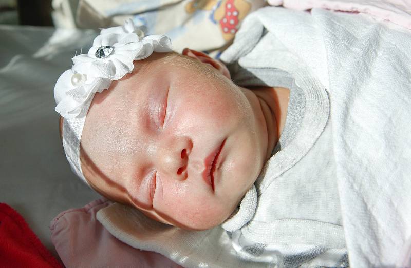 VENDULA MARIE DOUCHOVÁ se narodila 22. září v 9 hodin a 54 minut. Vážila 3350 gramů a měřila 48 centimetrů. Rodiče Vendula a Jan bydlí v Pardubicích.
