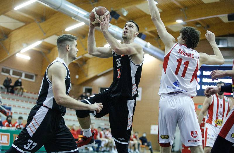 Kooperativa NBL: BK JIP Pardubice - Královští sokoli Hradec Králové.