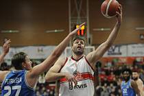 Pardubičtí basketbalisté porazili USK Praha v základní části doma po prodloužení (na snímku) a nyní zvítězili i v Praze.