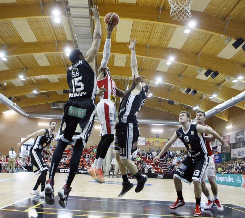 Pardubice –  Nymburk 67:84