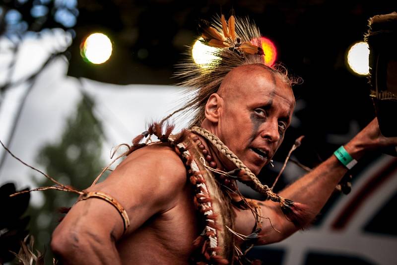 Friends Fest 2017 v Pardubicích. Tradiční tance Pow Wow amerických indiánů.