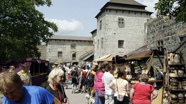 Kunětickou horu 'obsadili'  řemeslníci, hudebníci i šermíři