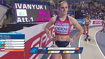 Lada Vondrová na startu rozeběhu na 400 m na ME v Glasgow