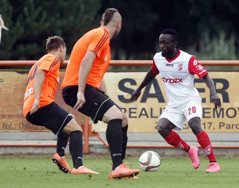 Okresní derby nabídlo 2. kolo MOL Cupu, divizní Živanice sice trápily druholigové Pardubice.