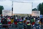 Letní kino v Pardubicích zahájili filmem Anděl Páně 2.