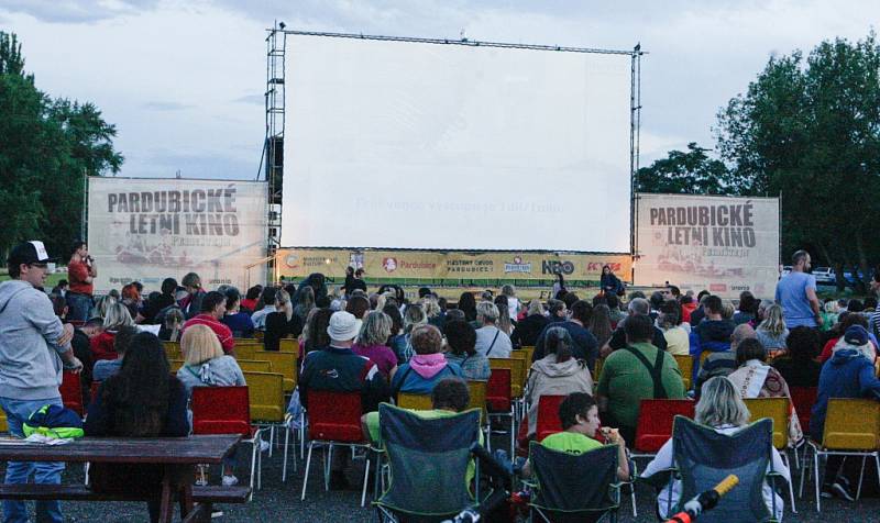 Letní kino v Pardubicích zahájili filmem Anděl Páně 2.