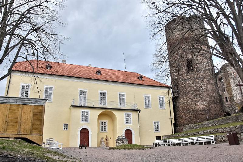 Sezona na hradě Svojanov.