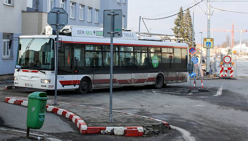 Průběh opravy nadjezdu v ulici Kyjevská u pardubické nemocenice v lednu 2022.