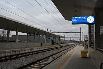 V Rosicích nad Labem vznikla nová nástupiště a podchod. Modernizovaly se také všechny přejezdy.