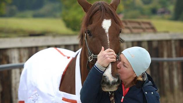 Trenérka Talenta, vítězného koně Velké pardubickéHana Kabelková