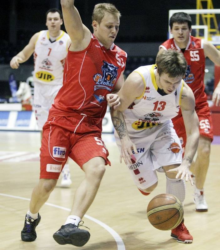 BK JIP Pardubice – Levharti Chomutov 113:82