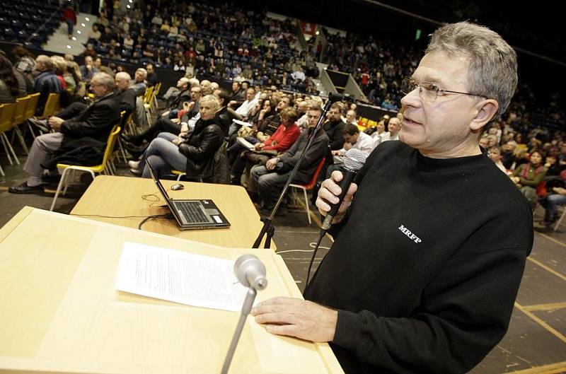 Veřejné projednávání záměru znovuobnovení provozu v semtínské spalovně tentokrát hostila pardubická ČEZ Arena.