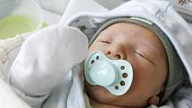 Matěj Vavřín se narodil 13. května v 0:26 hodin. Měřil 49 centimetrů a vážil 3100 gramů. Maminku Ivetu u porodu podpořil tatínek Jakub a rodina je z Pardubic.