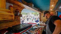 Čistě foodtruckový festival po roce zamířil do centra Pardubic.