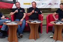 Dynamo představilo na tiskové konferenci exkluzivní knihu Bez frází o legendách Dynama Pardubice.