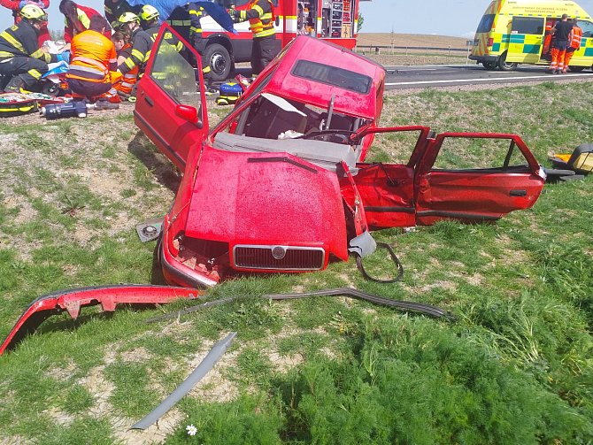 Na silnici u Horních Ředic se ve čtvrtek stala vážná nehoda. 