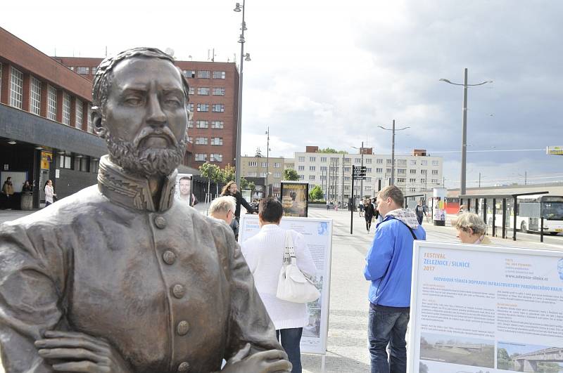 Pardubice oslavily výročí narození stavitele železnic Jana Pernera.