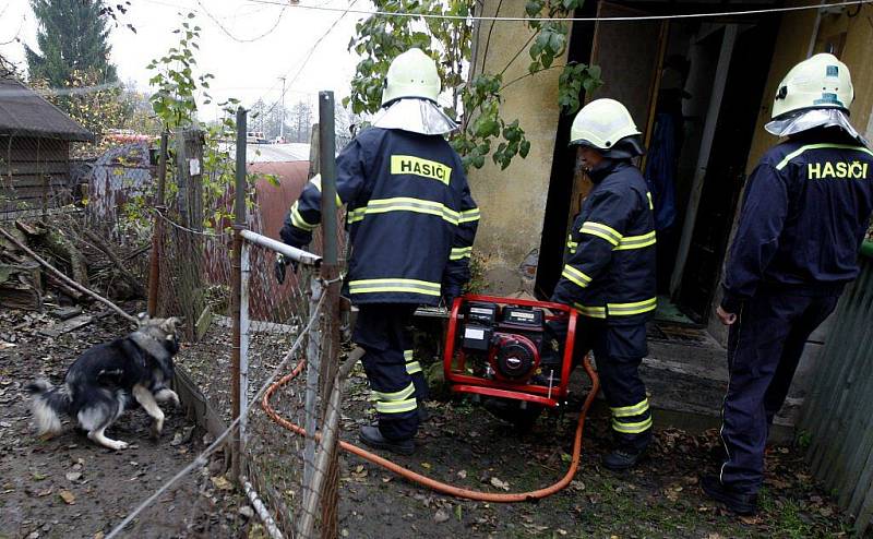 Požár, u kterého v sobotu ráno zasahovali hasiči, pravděpodobně někdo založil