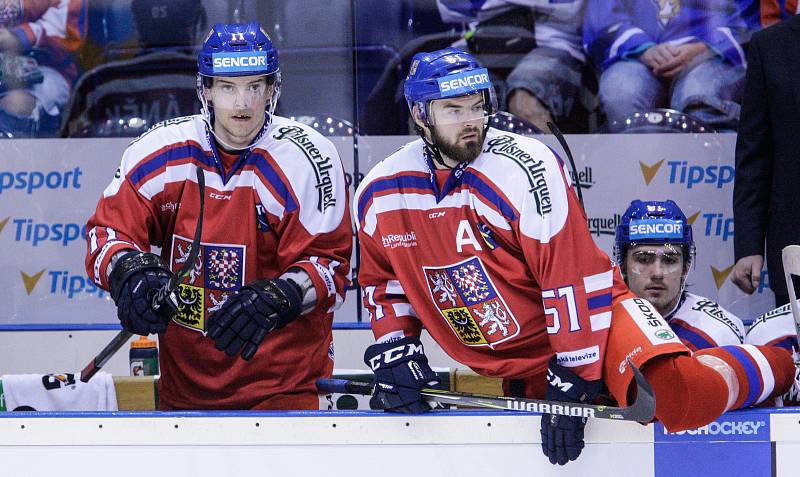 Z utkání Carlson hockey games mezi Českou republikou (v červeném) a Finskem ( v bílomodrém) v pardubické Tipsport areně.